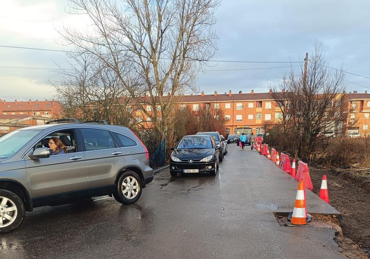 Atasco en la entrada del Recreo por las obras.