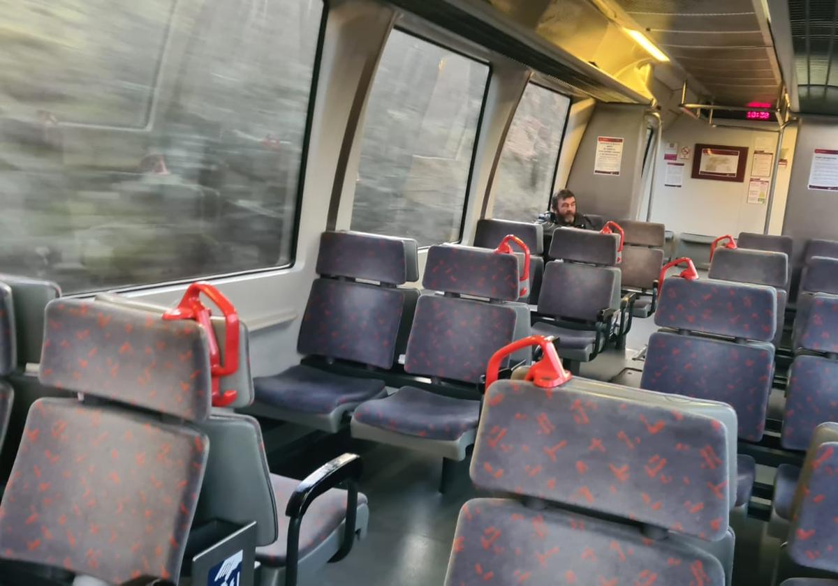 Interior de un tren de Feve.