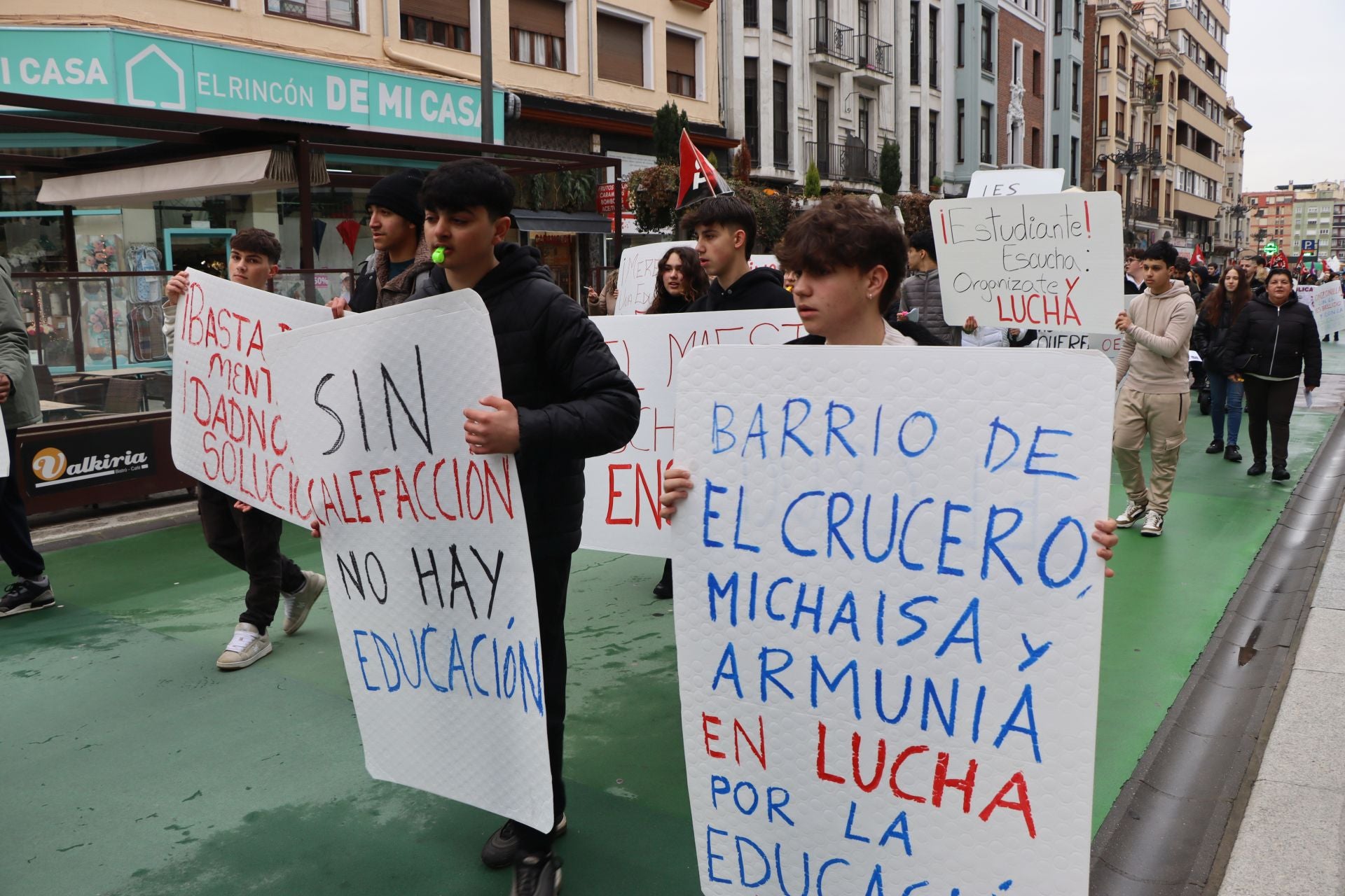 Manifestación del IES García Bellido en el centro de León