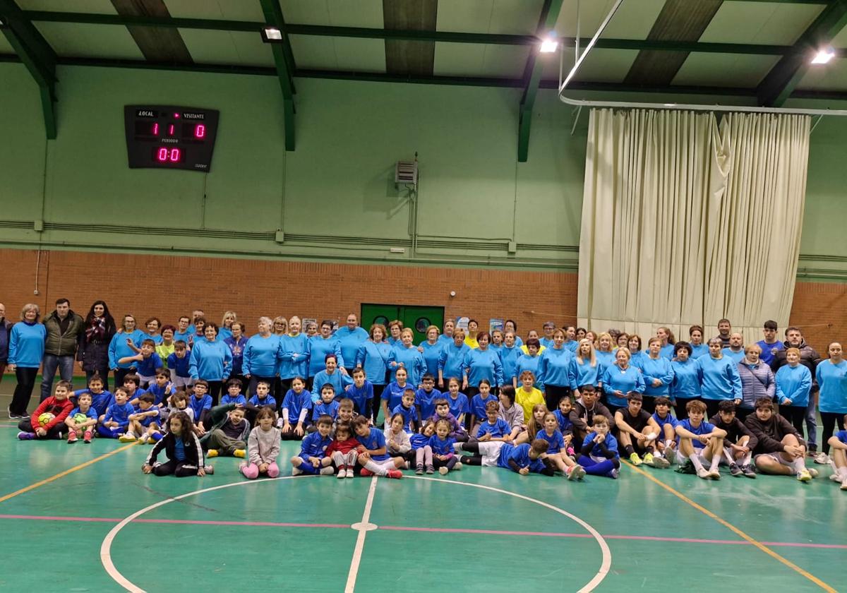 Foto de familia de la presentación de las Escuelas Deportivas Municipales de La Pola de Gordón.