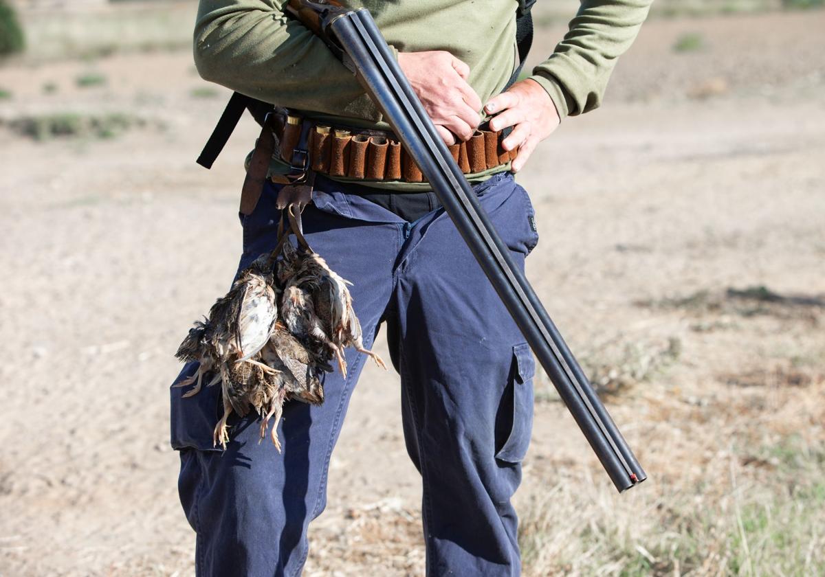 Un cazador durante una de sus batidas.