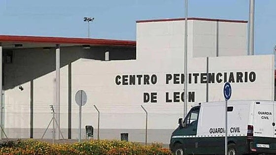 Detienen en León a un senegalés del Pozo por dirigir un cayuco en el que murió un bebé