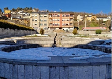 Cascada e iluminación para la fuente ornamental de esta villa leonesa