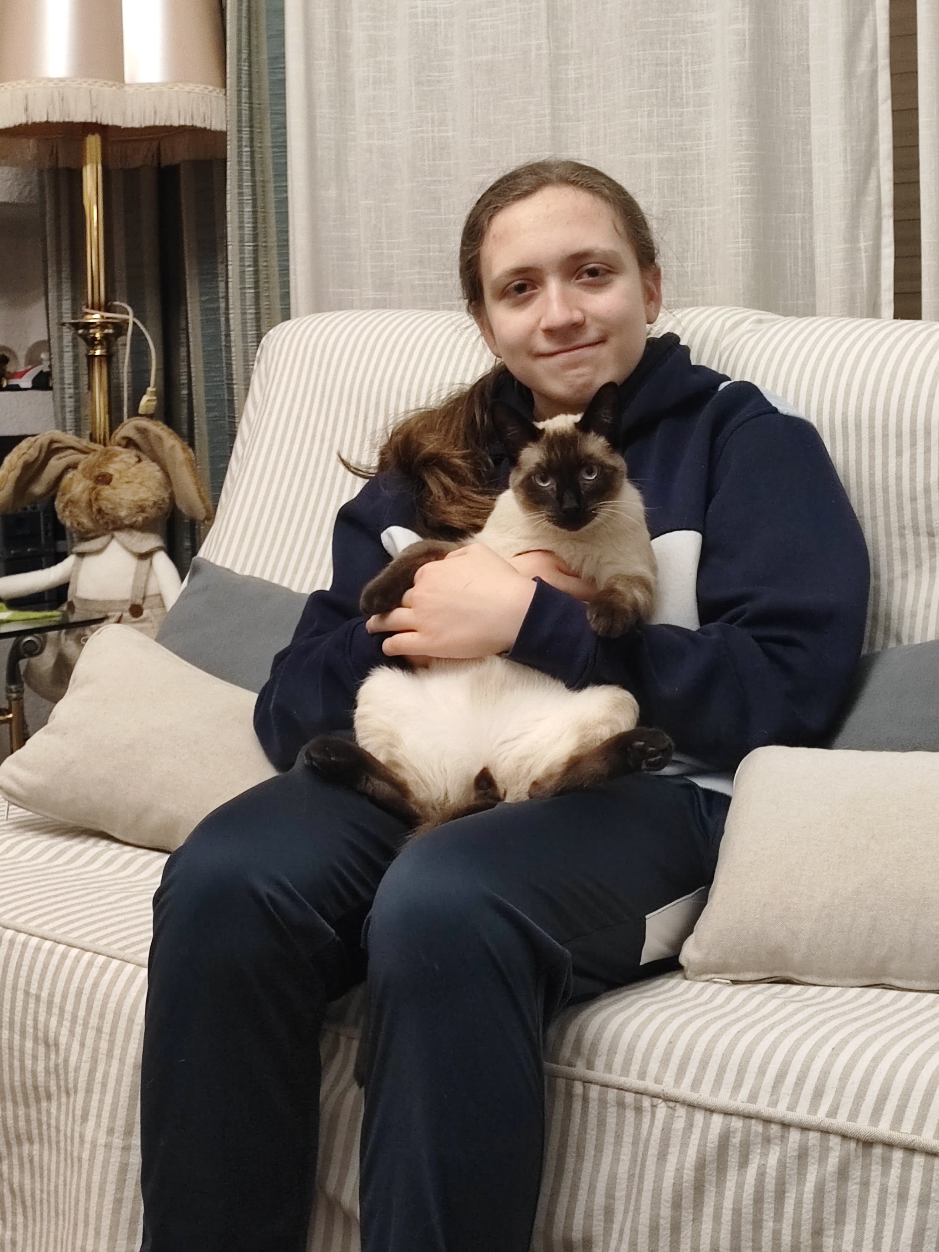 Eduardo Estrada nos comparte esta preciosa imagen con su gato Berto, que tiene seis meses. Ambos viven en León capital.