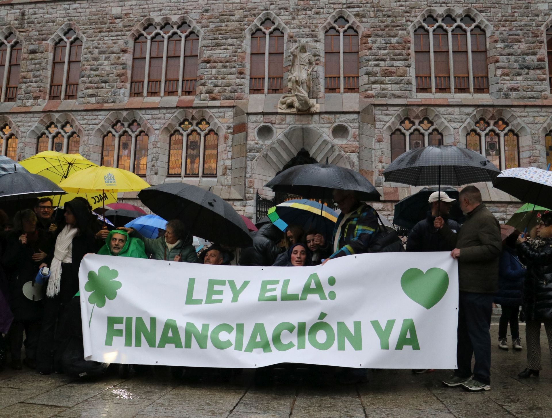 Concentración para solicitar la financiación de la ley ELA