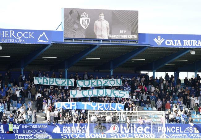 El Toralín guardó un sentido y emotivo minuto de silencio en recuerdo de Tyrone, fallecido este martes.