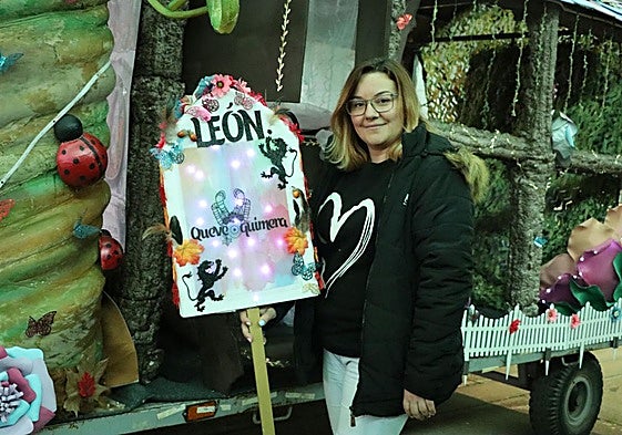 Imagen de Sara Torres y su carroza.