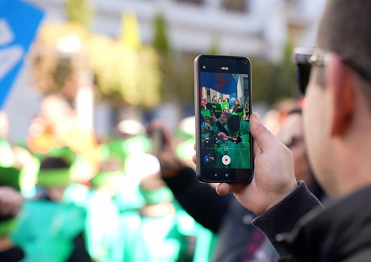 Imagen secundaria 1 - Desfile de carnaval del Colegio Sagrado Corazón de León