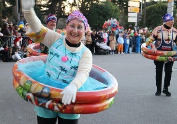 León grita «¡Carnaval, te quiero!» en su desfile más multitudinario