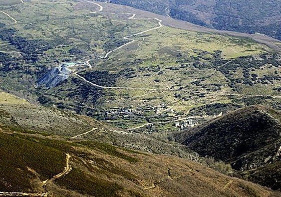 Imagen del valle donde está enclavado Losadilla, pueblo del municipio de Encinedo (León).