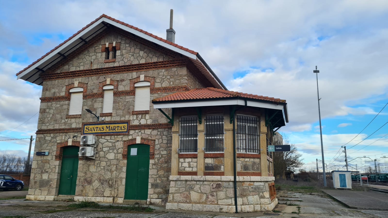 Así se encuentra la abandonada estación de tren de Santas Martas