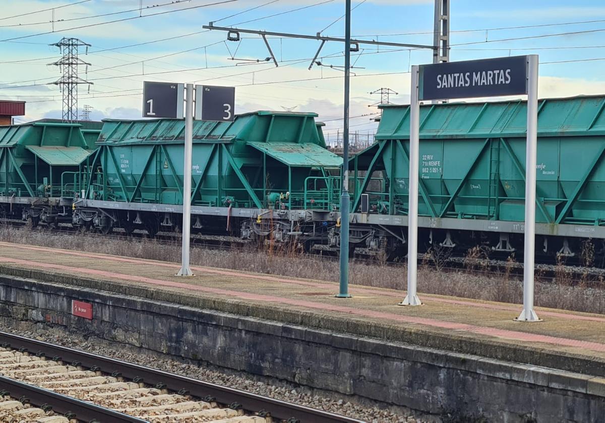 Así se encuentra la abandonada estación de tren de Santas Martas