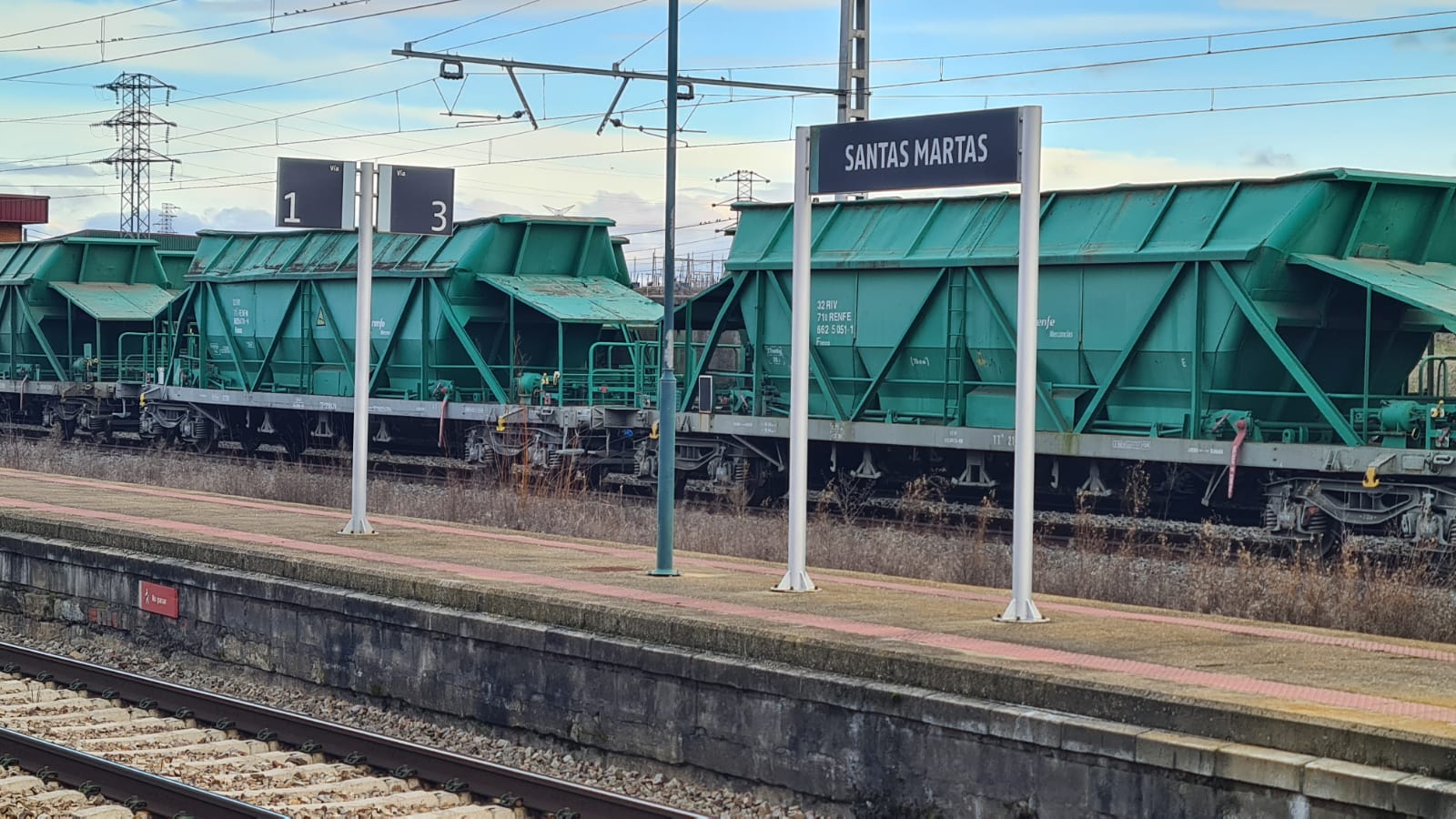 Así se encuentra la abandonada estación de tren de Santas Martas