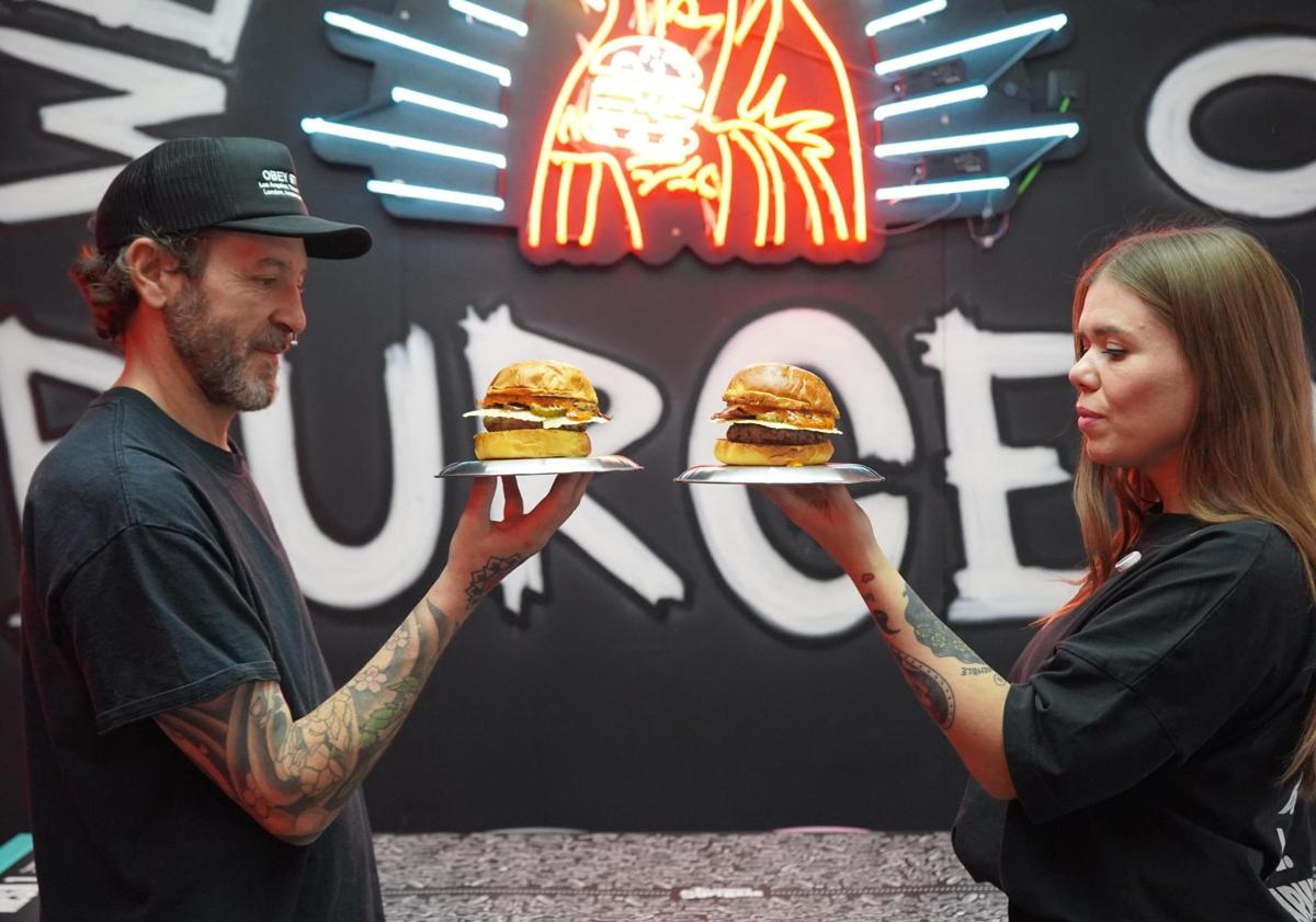 Imagen principal - Un local leonés se cuela entre los 15 finalistas de la mejor hamburguesa de España