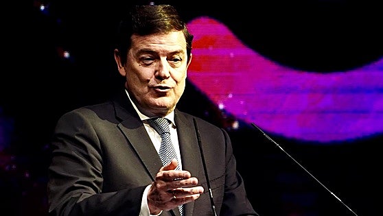 Mañueco se compromete a «seguir apretando el esfuerzo inversor» y «facilitar suelo industrial de calidad» en León