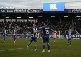 La Deportiva celebra un gol en El Toralín