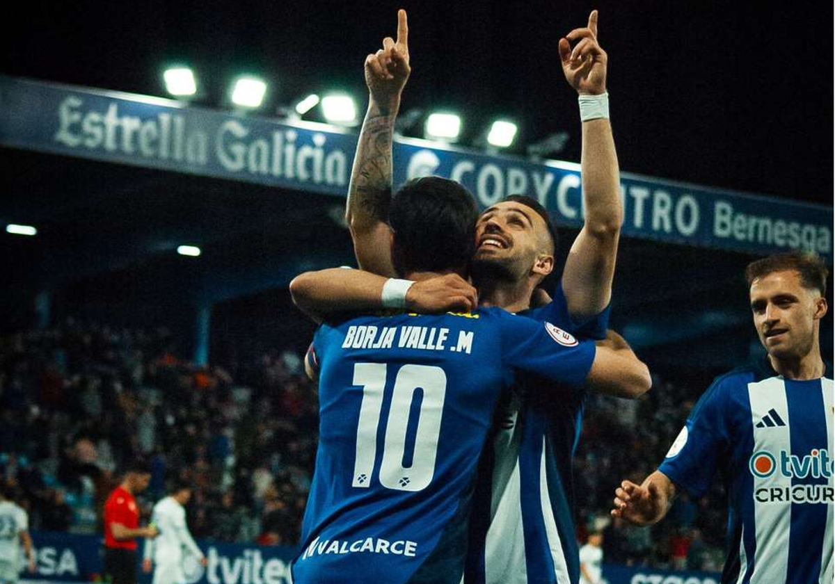 La Deportiva celebra uno de los goles ante el Ourense