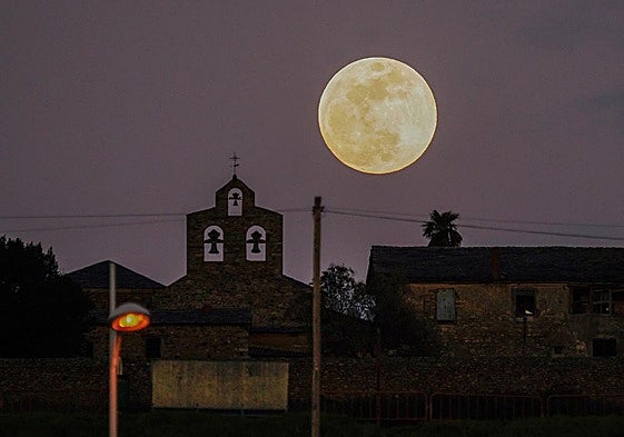 Las imágenes del eclipse lunar en León y El Bierzo