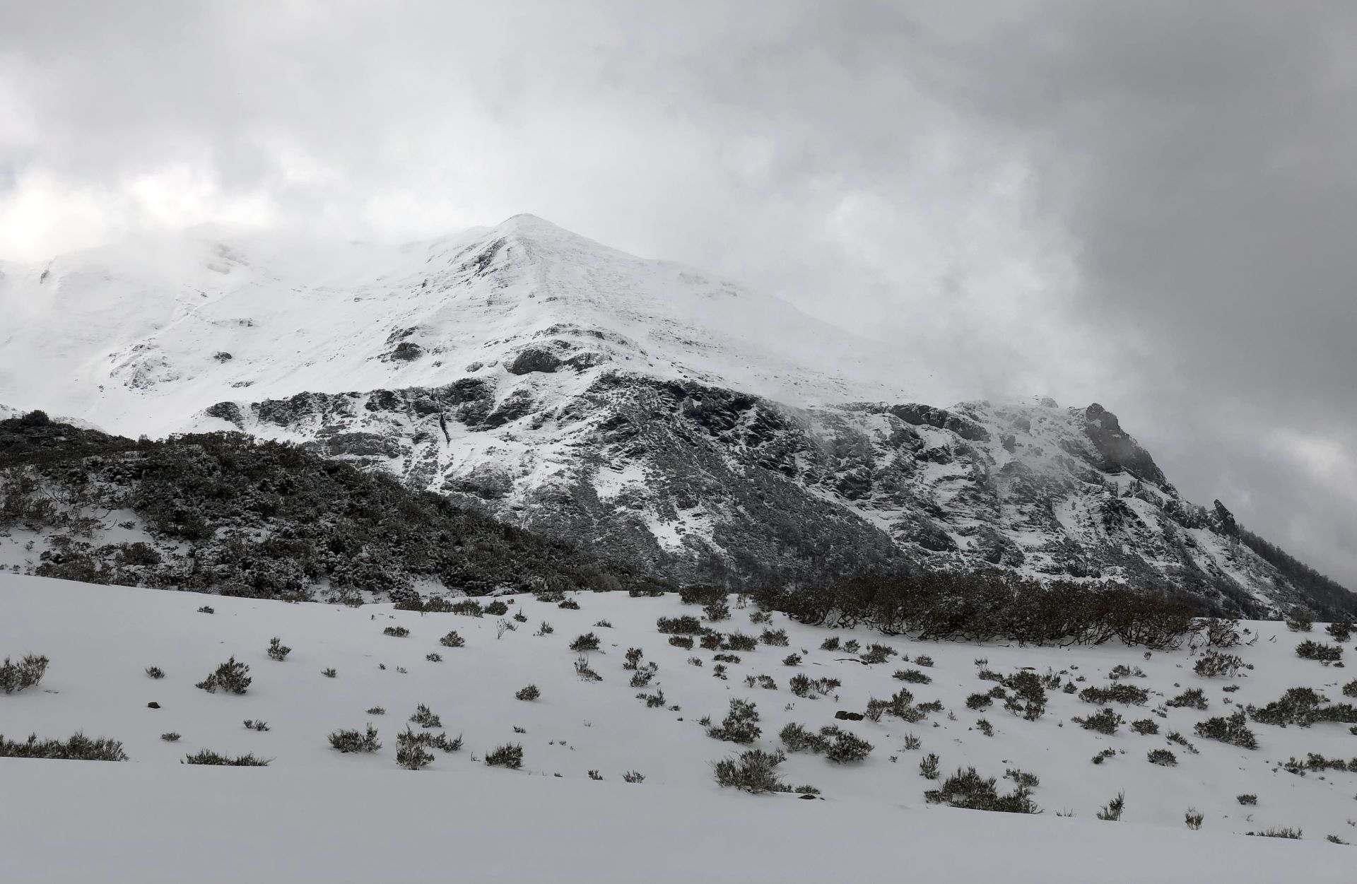 La nieve regresa a la montaña leonesa