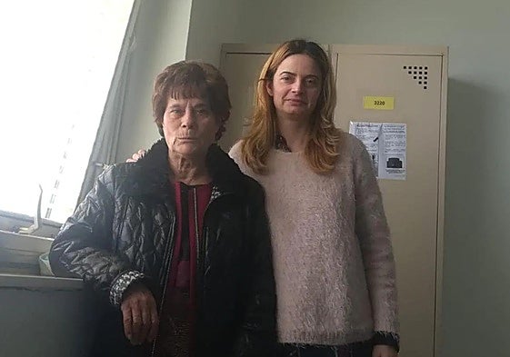 Ana Belén Pintado con su madre biológica, Pilar Villora.