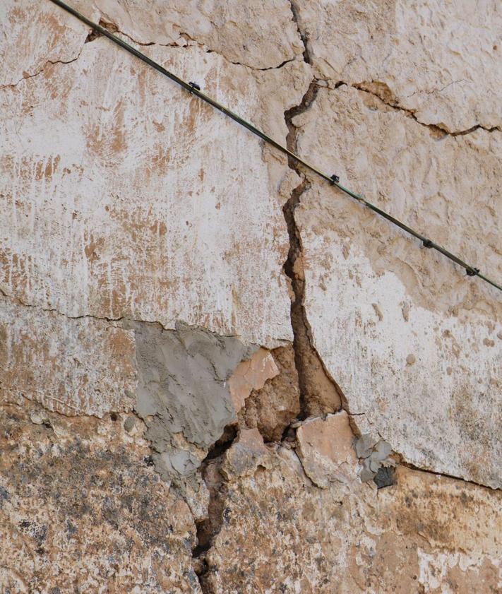 Imagen secundaria 2 - Derrumbe en un pueblo de León: «Se nos ha caído la mitad de la iglesia, colapsó»
