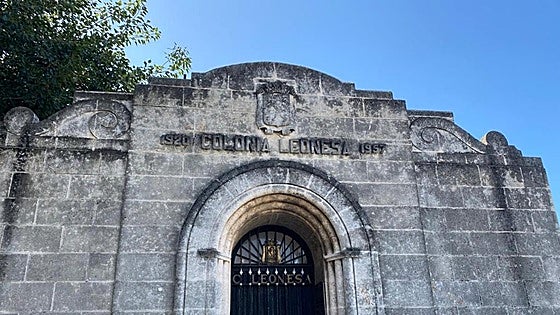 Las imágenes de la obra en el panteón de los leoneses en Cuba