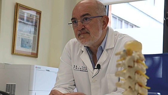 El mejor neurocirujano de España crea un instituto «de asistencia, investigación y docencia» de columna en León