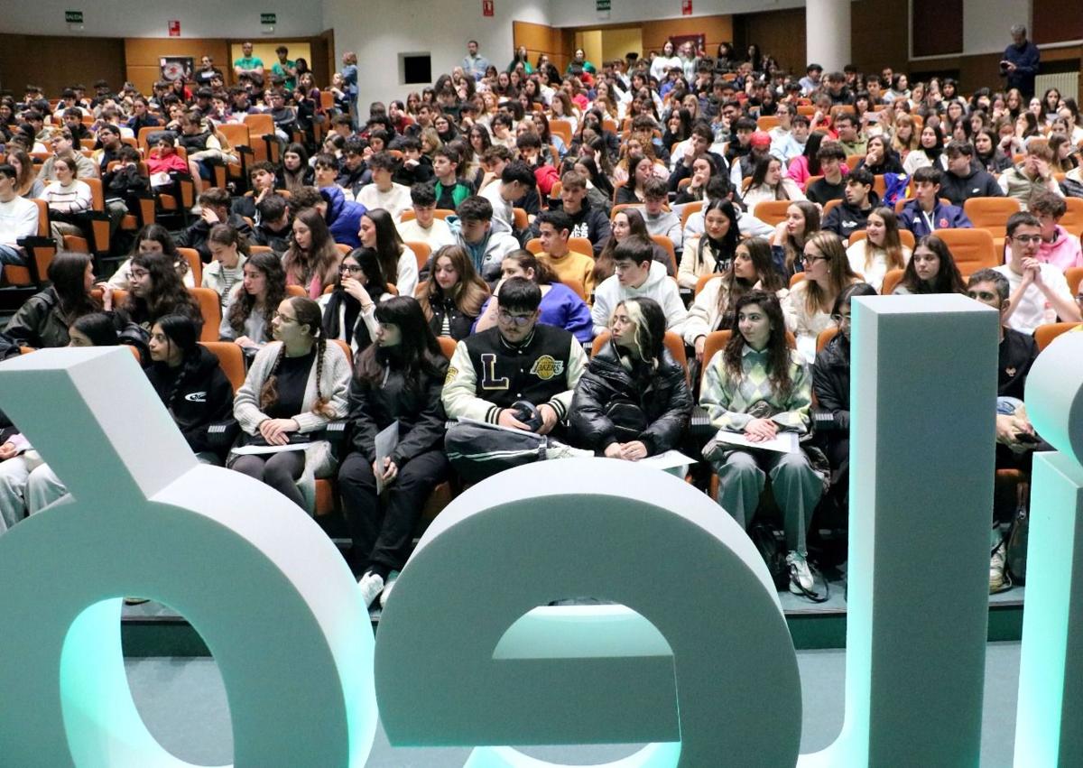 Imagen secundaria 1 - La Universidad de León se abre para sus futuros alumnos: 1.800 jóvenes buscan su futuro