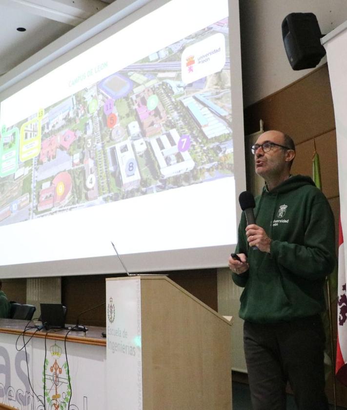 Imagen secundaria 2 - La Universidad de León se abre para sus futuros alumnos: 1.800 jóvenes buscan su futuro