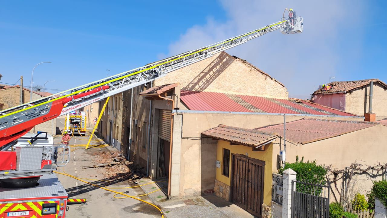 Incendio en una vivienda de Roderos