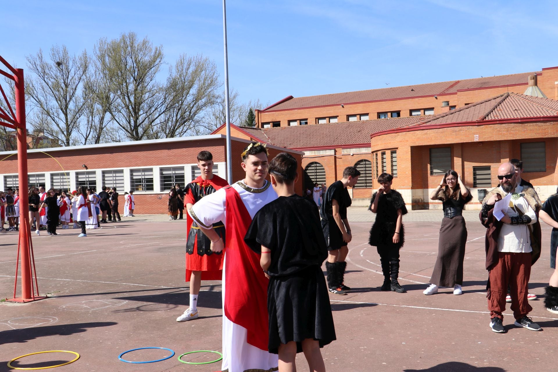 Las imágenes de los juegos astures y romanos en el IES Lancia