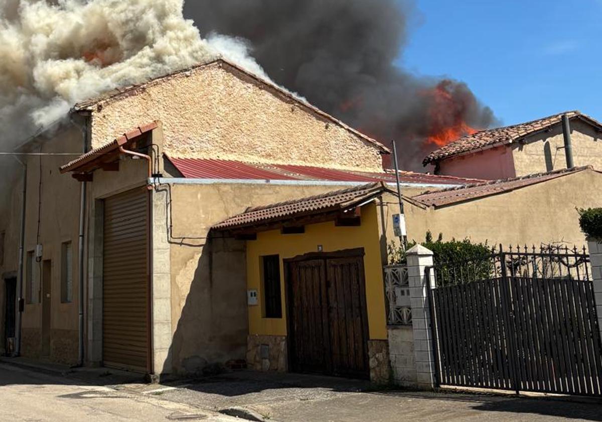 Incendio en la localidad de Roderos.