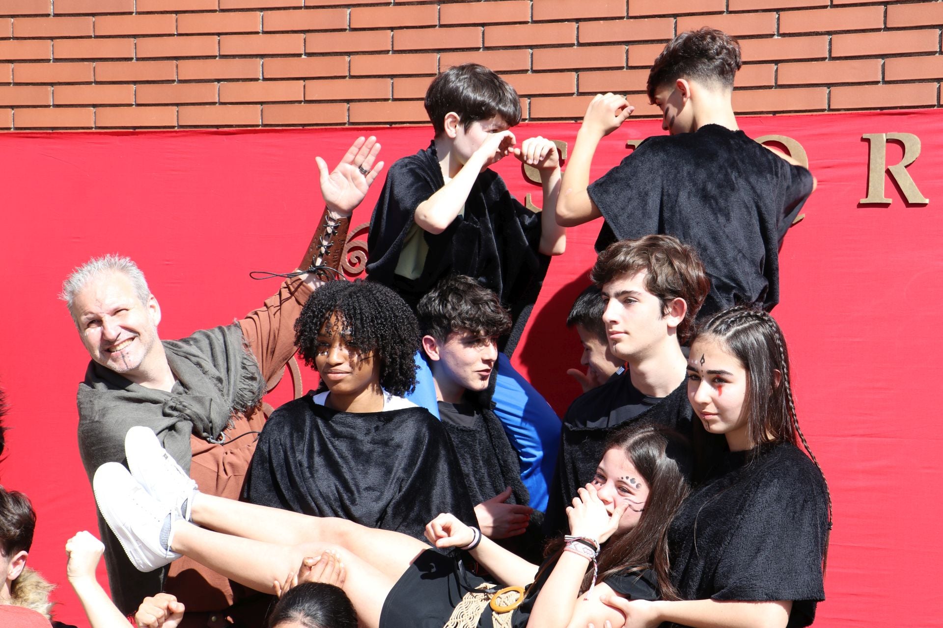 Las imágenes de los juegos astures y romanos en el IES Lancia