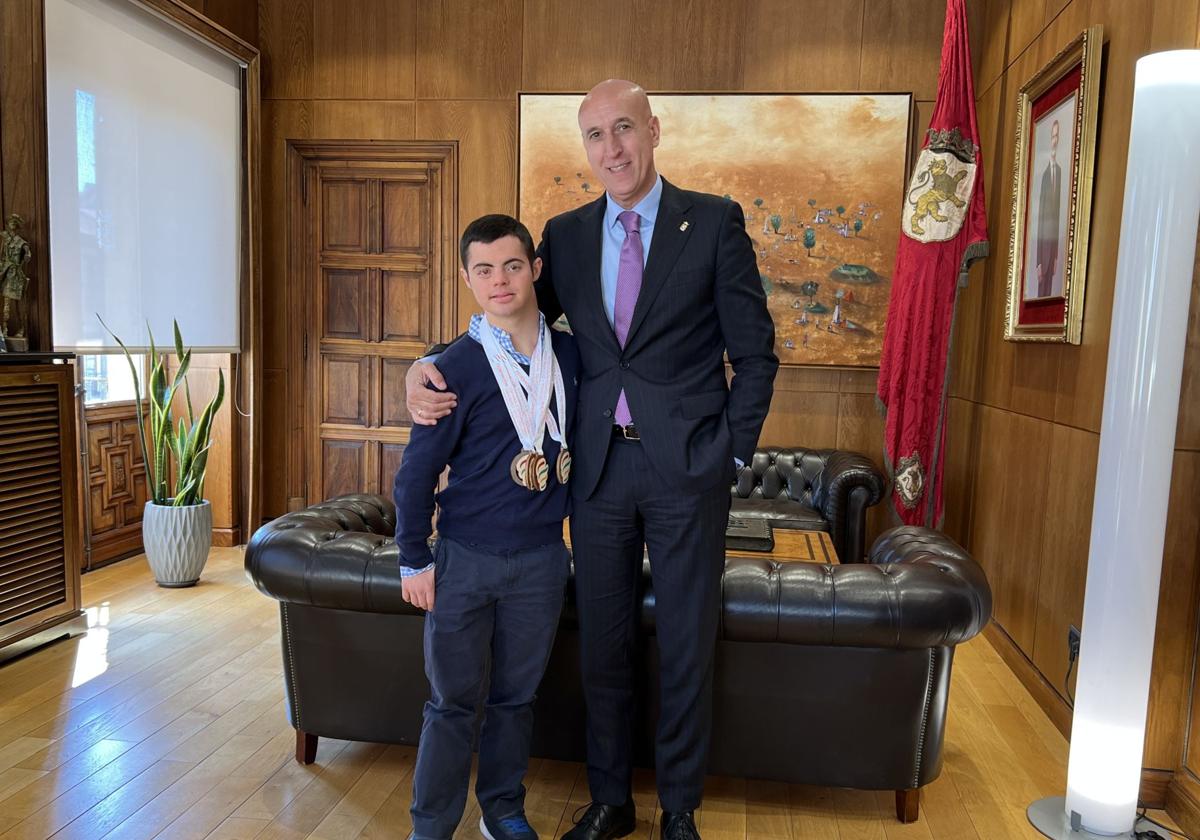 Pablo Miguel, un leonés con síndrome de Down que logra cuatro medallas en un campeonato de natación