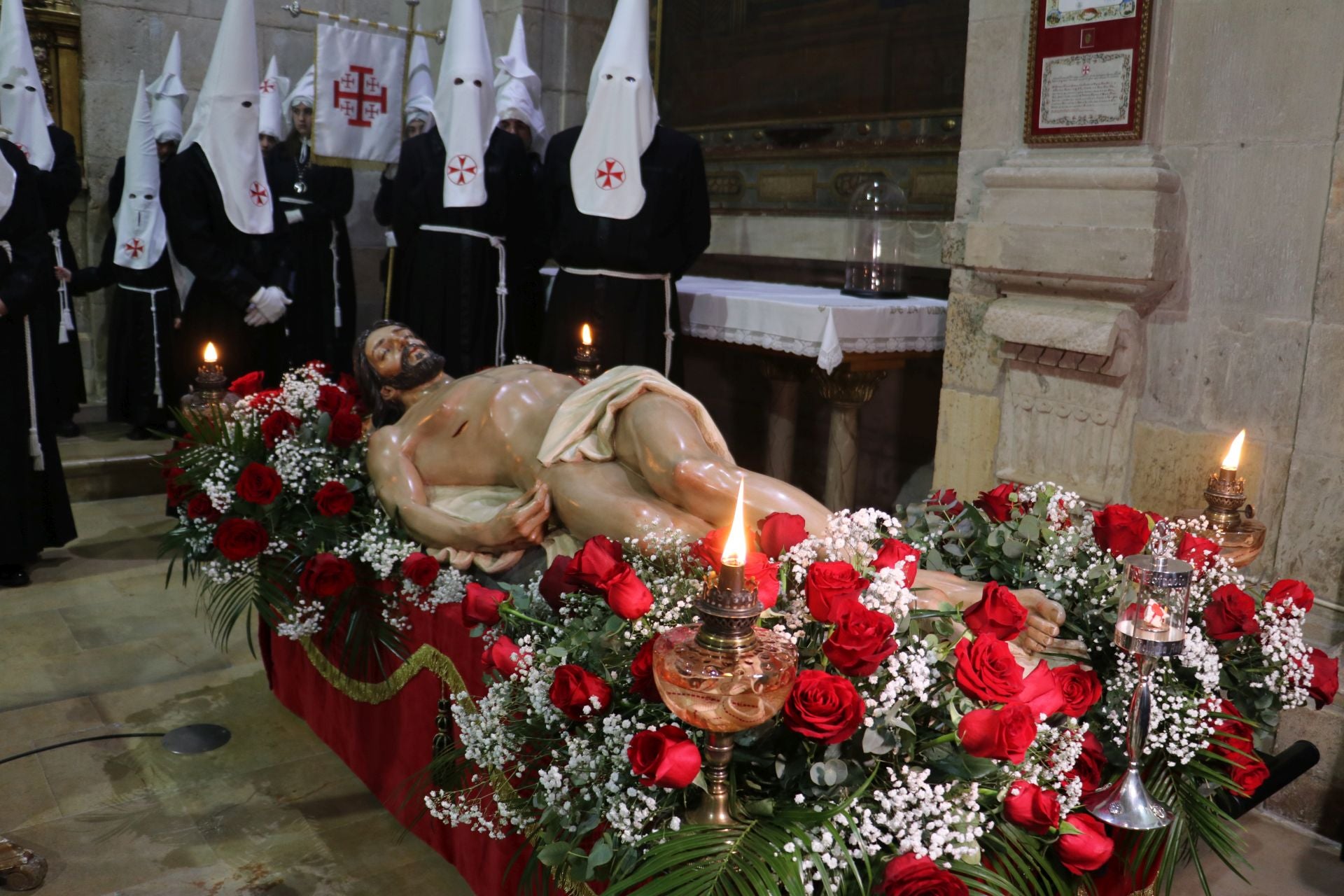 Las imágenes de la suspensión de la Solemne Adoración de las Llagas de Cristo en León