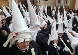 Los papones esperan la decisión sobre las Llagas de Cristo.