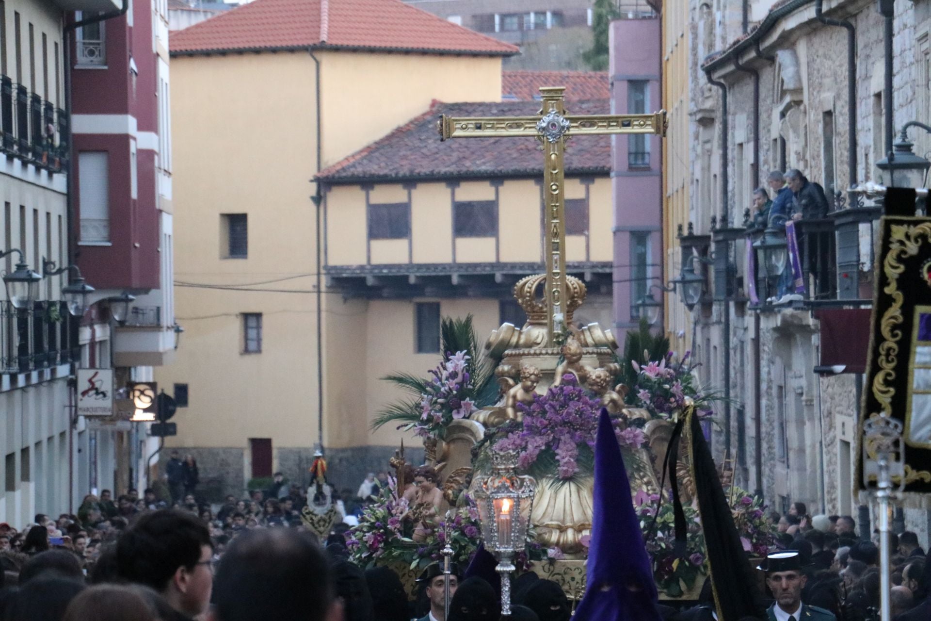 Las imágenes de la procesión de la Virgen de la Amargura en León