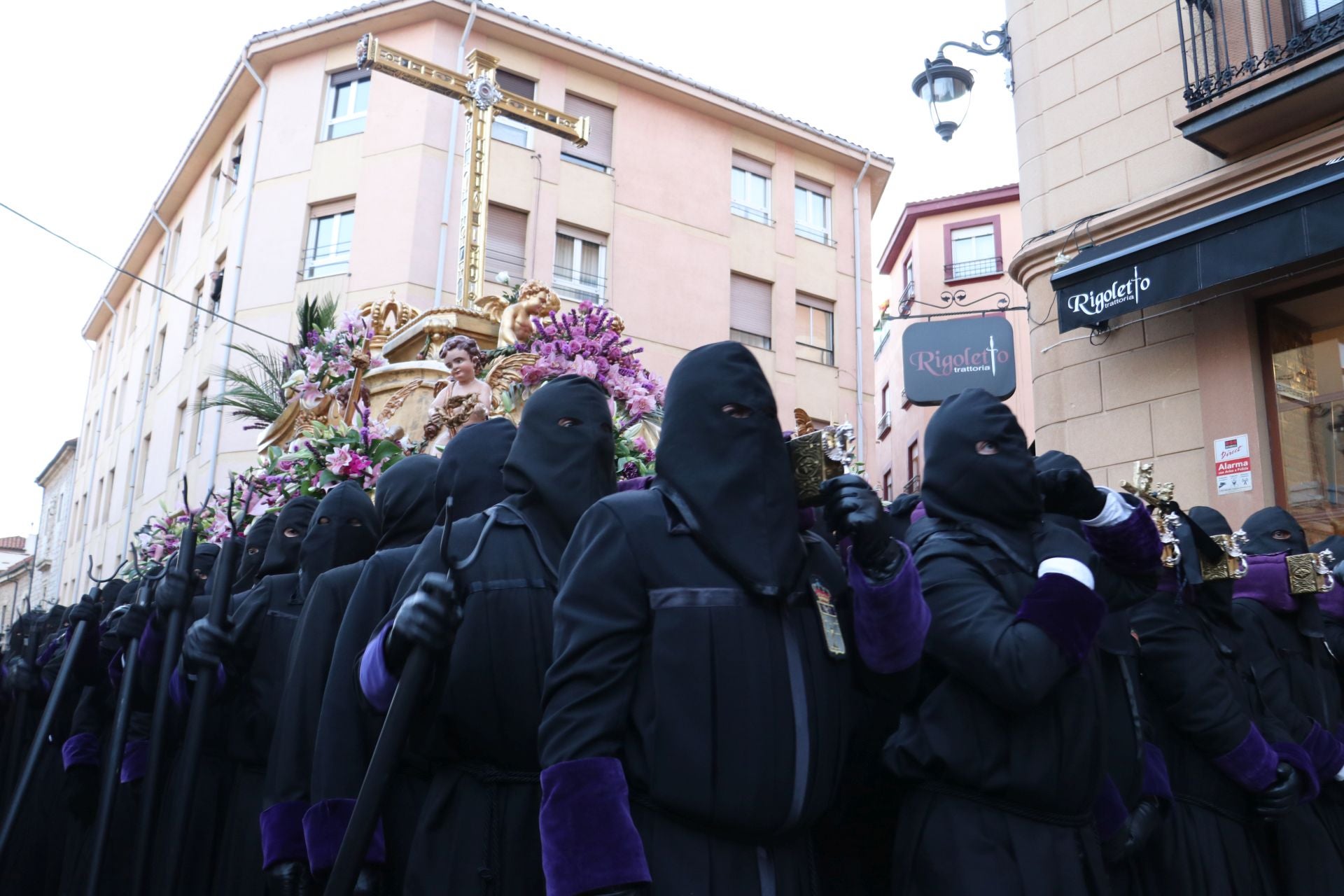 Las imágenes de la procesión de la Virgen de la Amargura en León