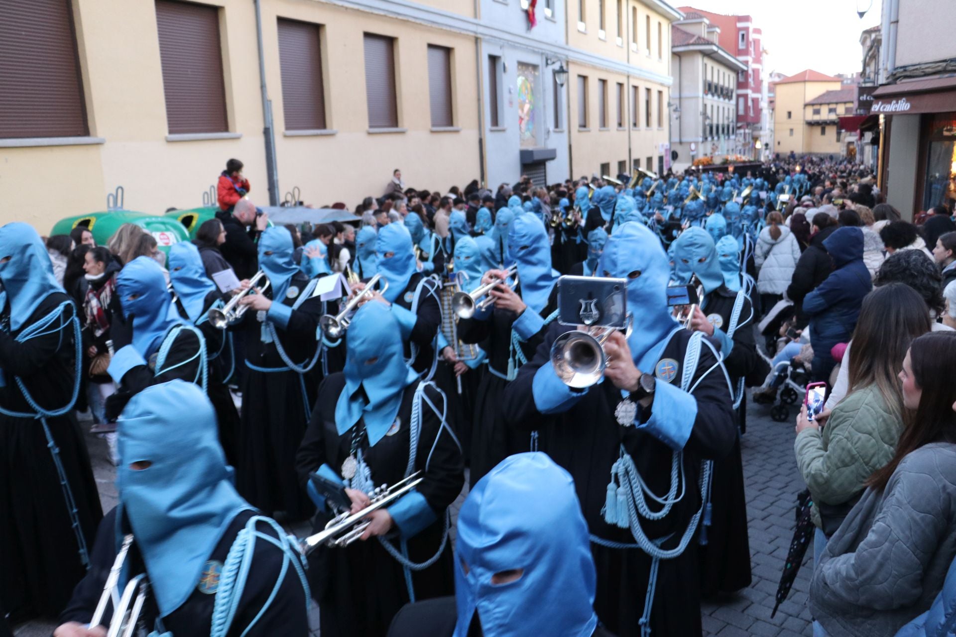 Las imágenes de la procesión de la Virgen de la Amargura en León