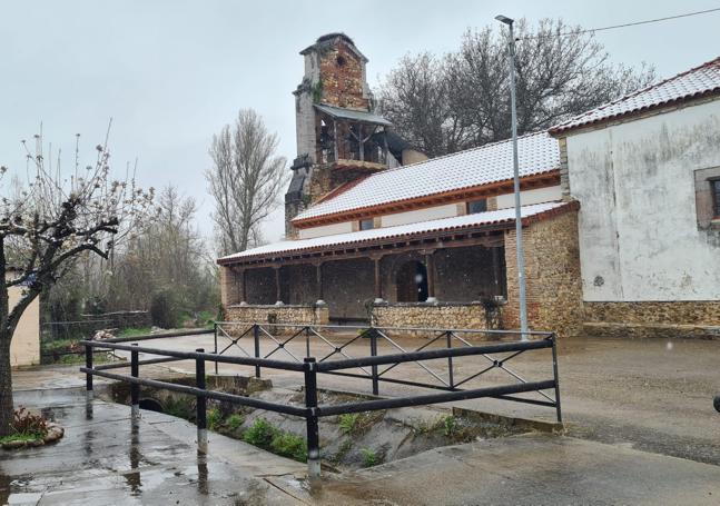 Exterior de la iglesia de Palacio de Torío.