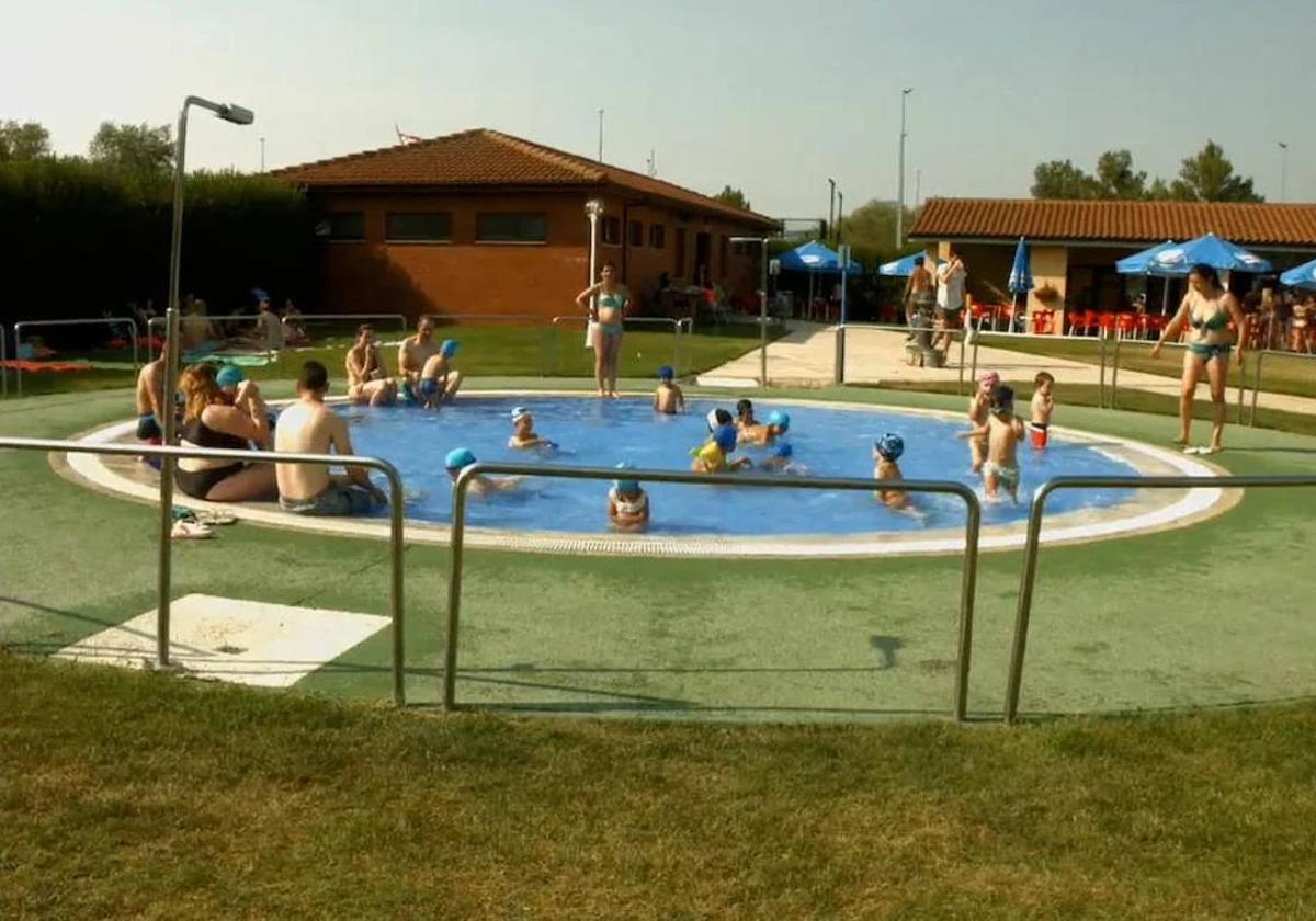 Buscan quien explote el bar de las piscinas del pueblo por 1.500 euros