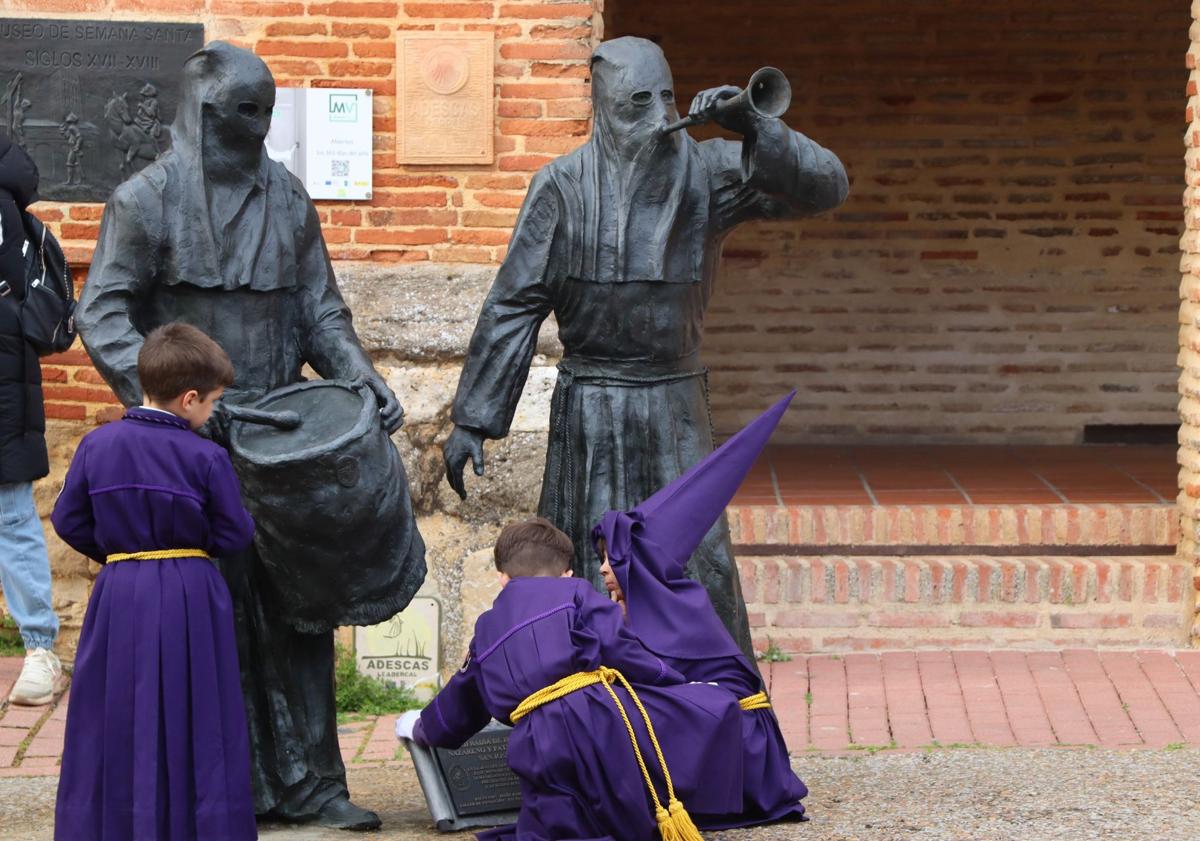 Imagen principal - Procesión de Jueves Santo en Sahagún