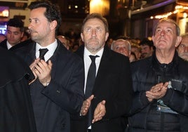 El tradicional y singular acto de la Cofradía del Dulce Nombre invita a la ciudad a acudir a la procesión de Los Pasos, que se inicia al amanecer del Viernes Santo, con su particular canto: «Levantaos, hermanitos de Jesús, que ya es hora»