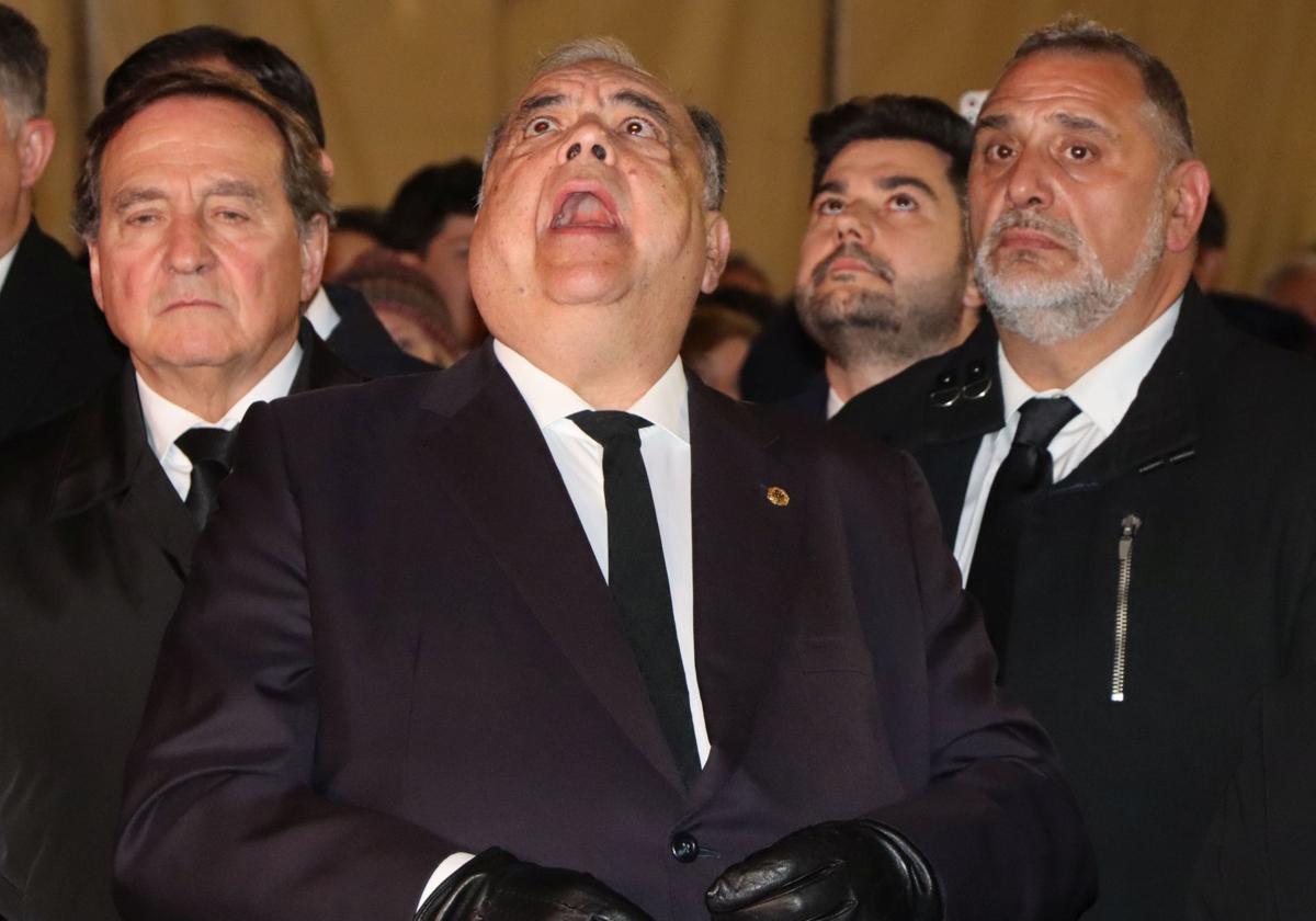 El tradicional «Levantaos, hermanitos de Jesús, que ya es hora» volvió a oírse en la medianoche en la plaza de San Marcelo.