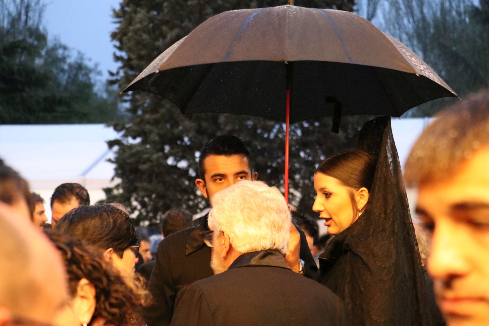 Las imágenes de la decisión de la cofradía para salir en procesión en León
