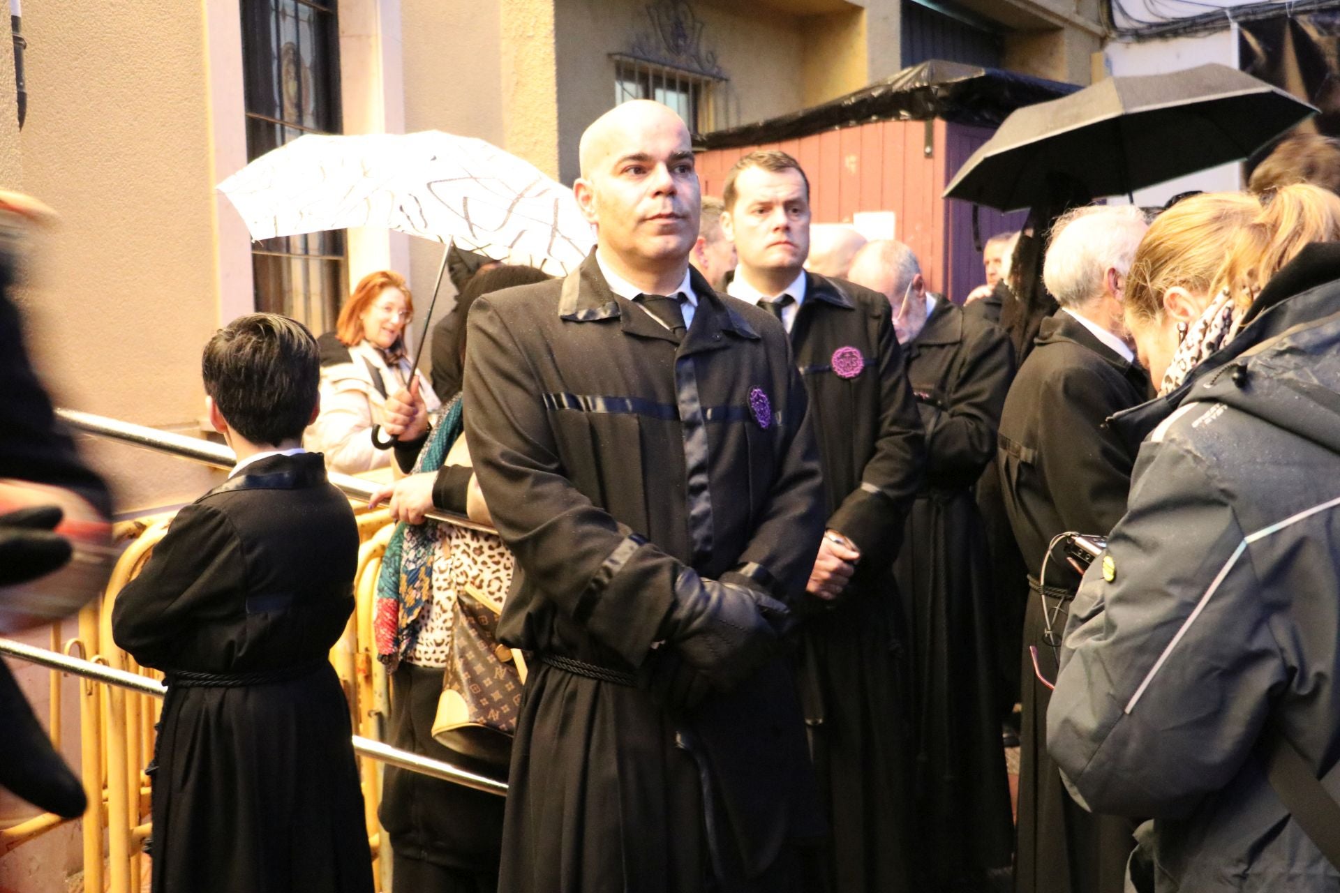 Las imágenes de la decisión de la cofradía para salir en procesión en León