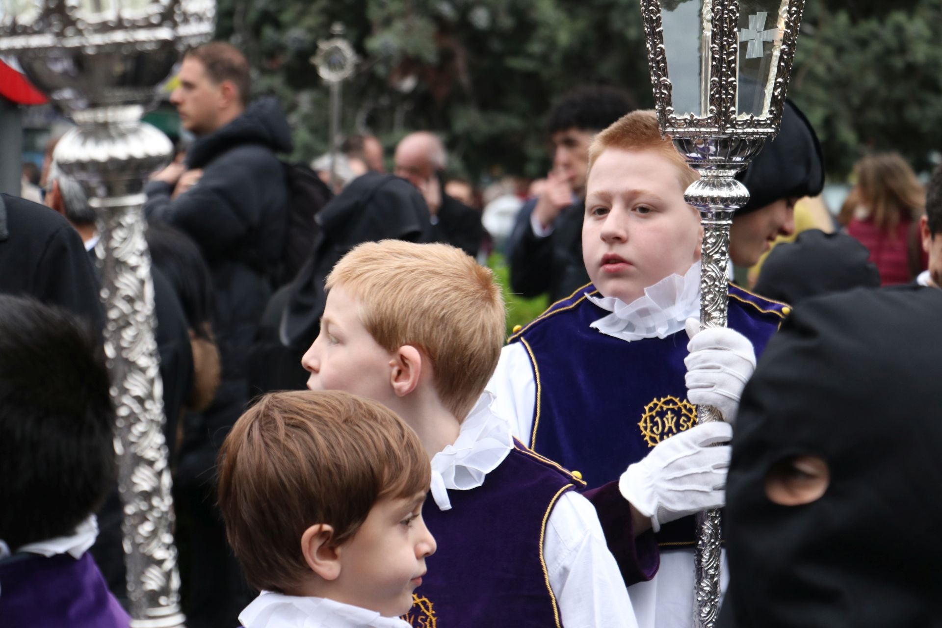 Las imágenes de la salida y procesión de Los Pasos en León