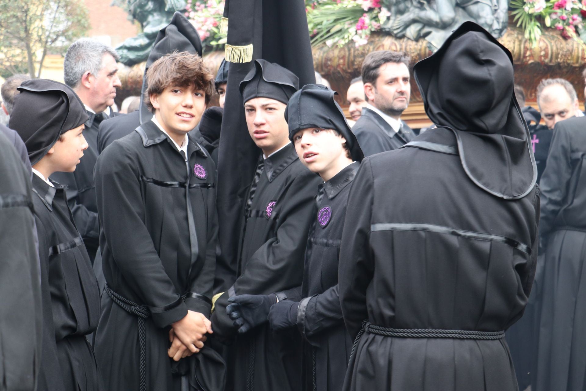 Las imágenes de la salida y procesión de Los Pasos en León