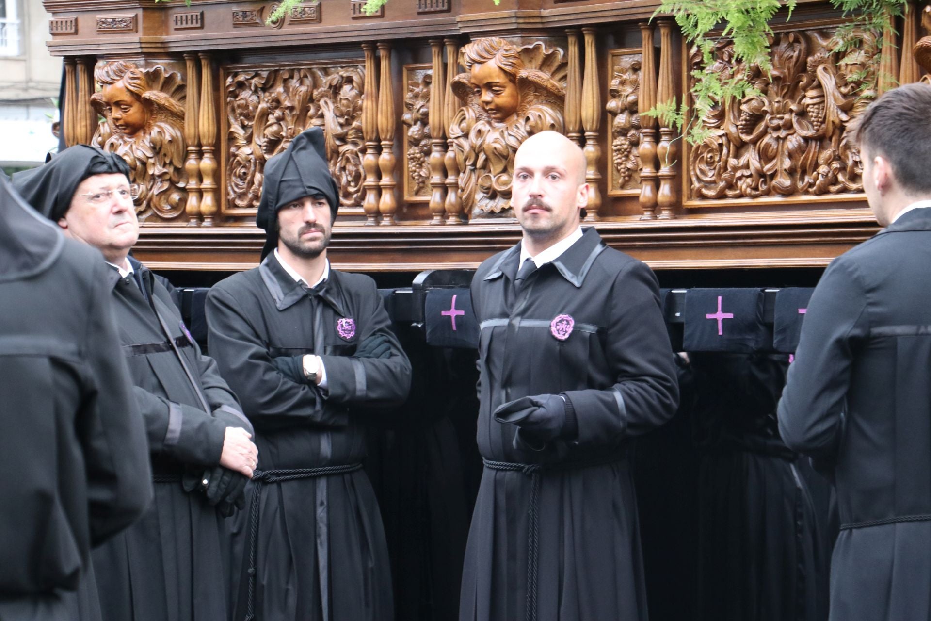 Las imágenes de la salida y procesión de Los Pasos en León