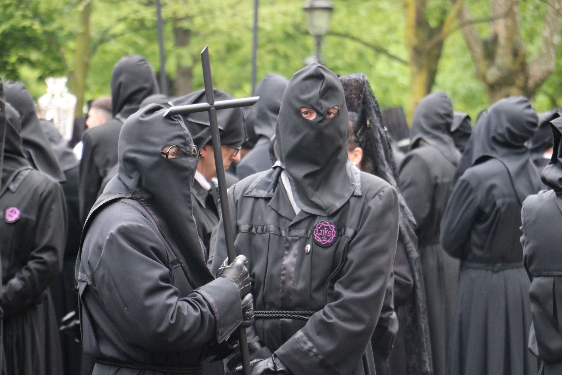 Las imágenes de la salida y procesión de Los Pasos en León